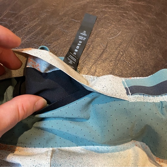 Mens Lululemon Multicolor Green Orange Lined Workout Running Shorts Medium 6” - Picture 5 of 8